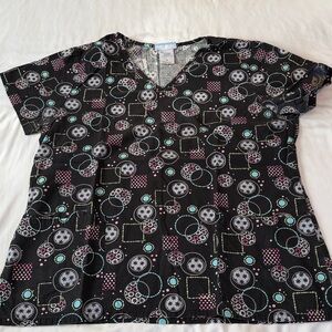 Women’s SB Scrubs Black and White Geometric Top